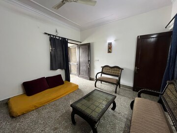 Living Room in 1 BHK Builder Floor at Green Park Extension – for Rent