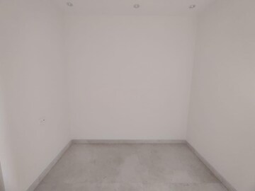 Room in 3 BHK Apartment at Prabhadevi CHS, Prabhadevi – for Rent