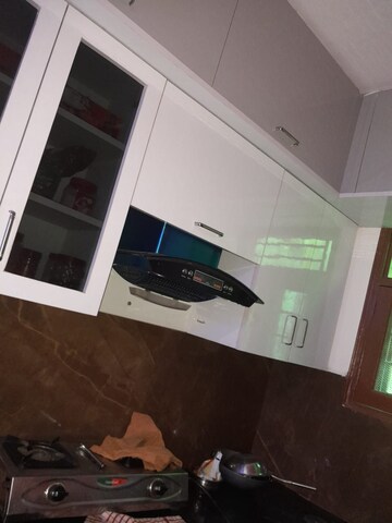 Furnished Amenities in 3 BHK Builder Floor at Dwarka Mor – for Rent
