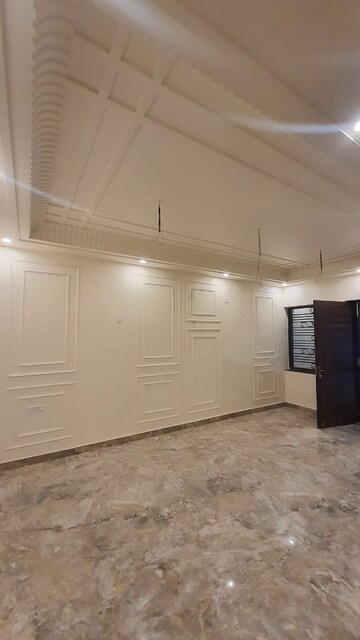 Room in 4 BHK Villa at Sahastradhara Road – for Sale