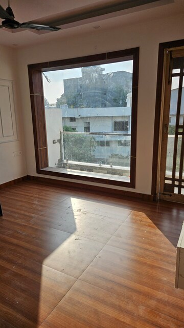 Room in 4 BHK Villa at Sahastradhara Road – for Sale