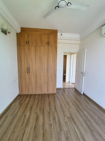Room in 3 BHK Apartment at AIPL The Peaceful Homes, Sector 70a – for Rent