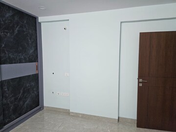 Room in 2 BHK Apartment at Rajapushpa Provincia, Narsingi – for Rent