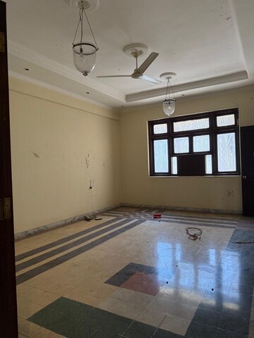 Room in 3 BHK Apartment at Lower Parel – for Rent