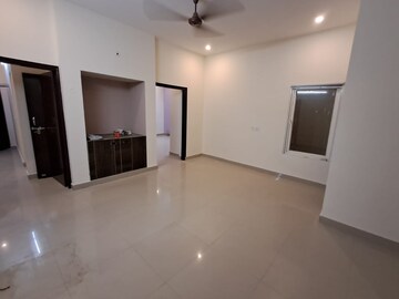Room in 2 BHK Builder Floor at Sector 45 – for Rent