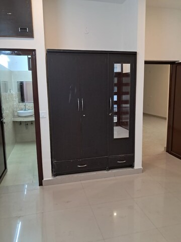 Room in 2 BHK Builder Floor at Sector 45 – for Rent