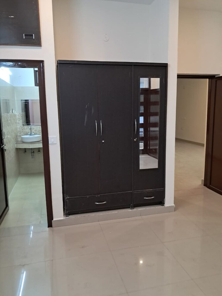 Room, sector 45 2 Bedroom 1300 Sq.Ft. Builder Floor In Sector 45 Gurgaon 8901014