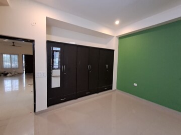 Room in 2 BHK Builder Floor at Sector 45 – for Rent