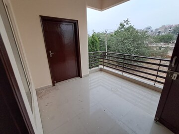 Balcony in 2 BHK Builder Floor at Sector 45 – for Rent