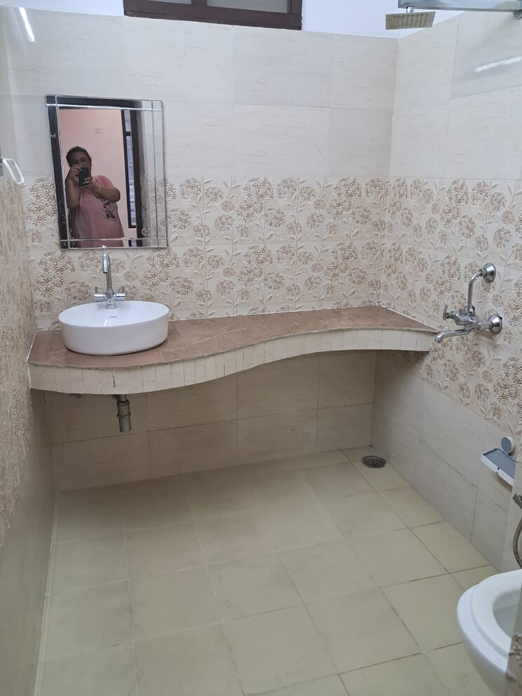 Bathroom, sector 45 2 Bedroom 1300 Sq.Ft. Builder Floor In Sector 45 Gurgaon 8901014
