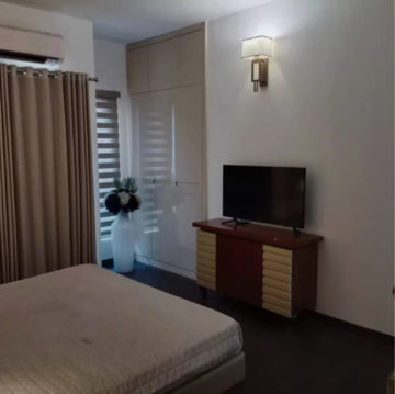 Bathroom in 2 BHK Apartment at Juhu – for Sale