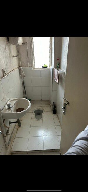 Bathroom in 3 BHK Apartment at Sunflower Apartments Cuffe Parade, Cuffe Parade – for Sale