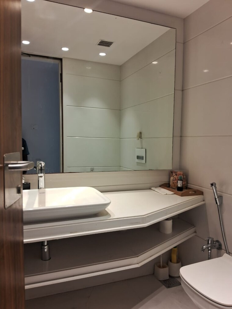 Bathroom, dheeraj-equest 4 Bedroom 4700 Sq.Ft. Apartment In Juhu Mumbai 8901112