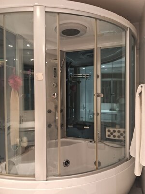 Bathroom in 4 BHK Apartment at Dheeraj Equest, Juhu – for Sale