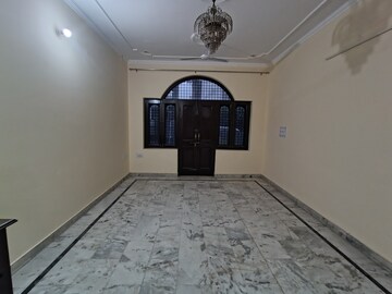 Room in 3 BHK Builder Floor at Sector 10a – for Rent