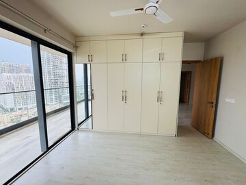 Room in 4 BHK Builder Floor at Unitech Deerwood Chase, Nirvana Country – for Rent