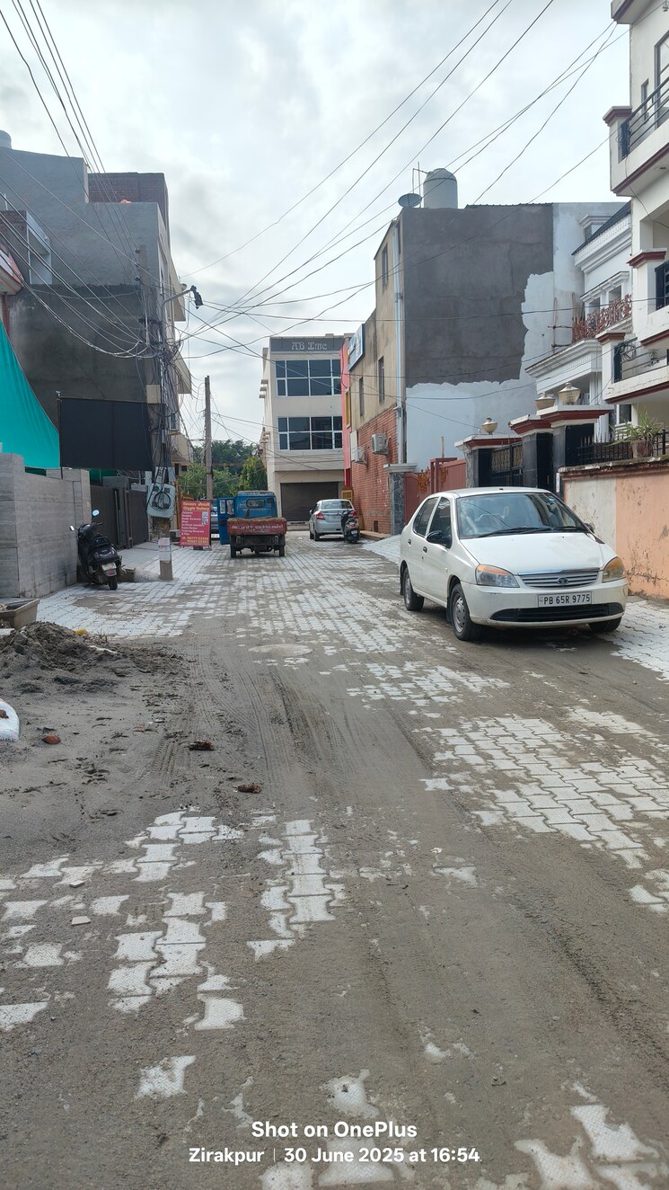  Parking, dhakoli 6 Bedroom 213 Sq.Yd. Villa In Dhakoli Zirakpur 8901218