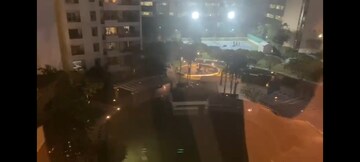 Living Room in 4 BHK Apartment at DLF The Belaire, Sector 54 – for Rent