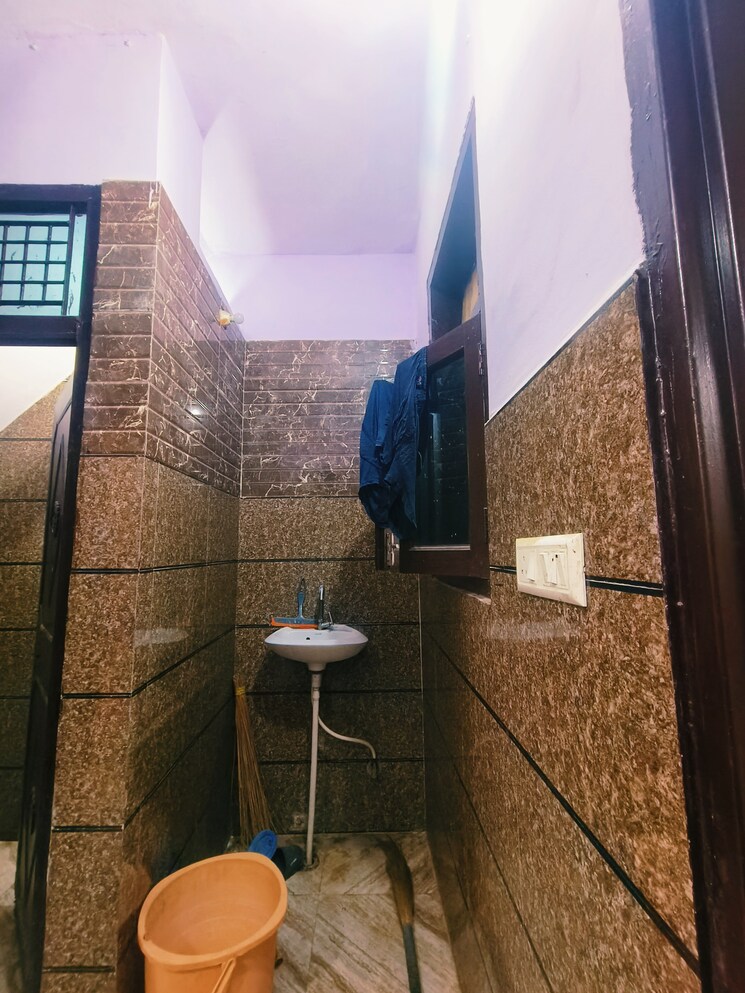 Bathroom, dwarka mor 1 Bedroom 450 Sq.Ft. Builder Floor In Dwarka Mor Delhi 8901296