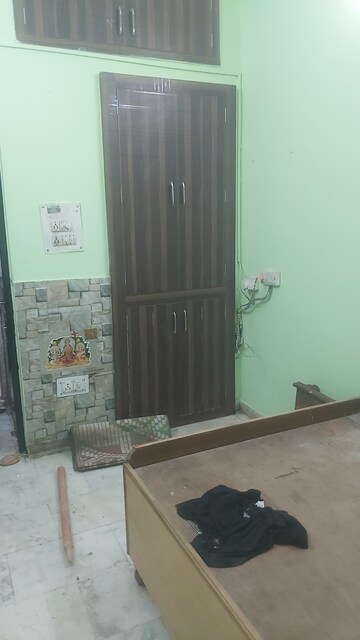 Furnished Amenities in 2.5 BHK Builder Floor at Mayur Vihar – for Rent