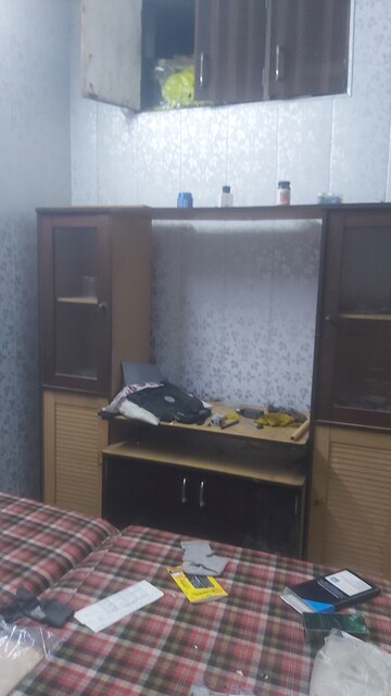 Furnished Amenities in 2.5 BHK Builder Floor at Mayur Vihar – for Rent