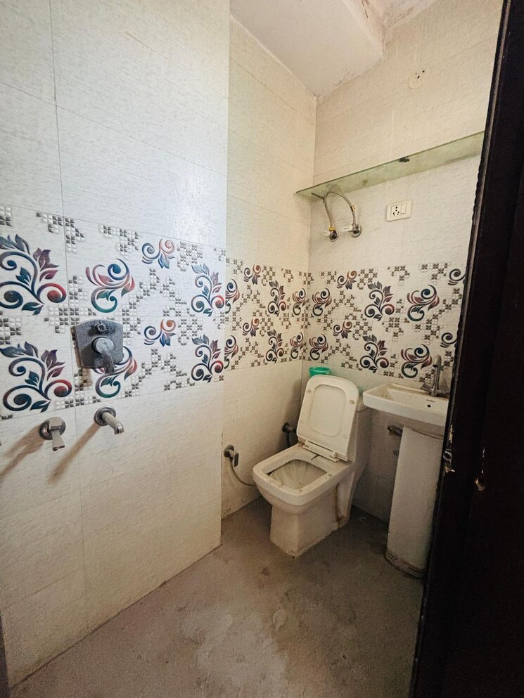 Bathroom, dwarka mor 2 Bedroom 495 Sq.Ft. Builder Floor In Dwarka Mor Delhi 8901311