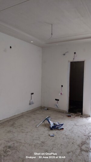 Room in 3 BHK Independent House at Dhakoli – for Sale