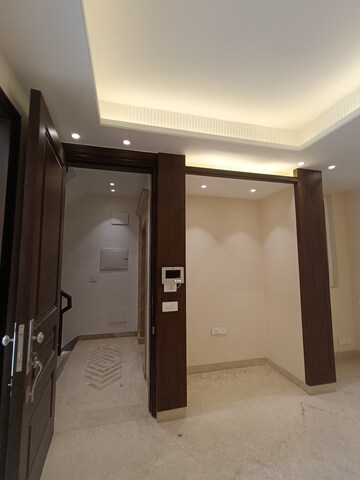 Building Lobby in 4 BHK Builder Floor at Palam Vihar Residents Association, Palam Vihar – for Rent