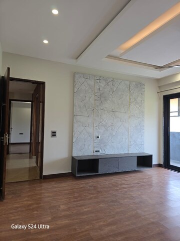 Room in 4 BHK Builder Floor at Palam Vihar Residents Association, Palam Vihar – for Rent