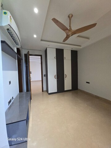 Room in 4 BHK Builder Floor at Palam Vihar Residents Association, Palam Vihar – for Rent