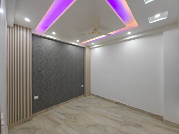 Room in 2 BHK Builder Floor at Sector 73 – for Rent