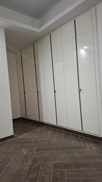 Building Lobby in 4 BHK Apartment at Uchdpl Veridia Oakwood Enclave, Wave City – for Rent