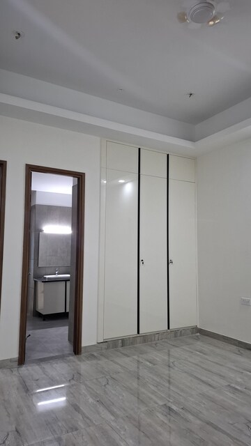 Building Lobby in 4 BHK Apartment at Uchdpl Veridia Oakwood Enclave, Wave City – for Rent