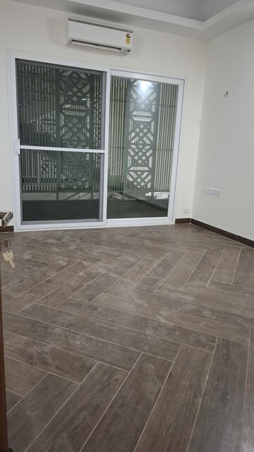 Room in 4 BHK Apartment at Uchdpl Veridia Oakwood Enclave, Wave City – for Rent