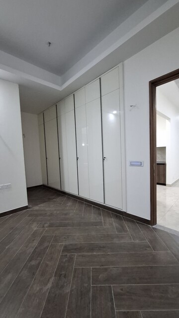 Room in 4 BHK Apartment at Uchdpl Veridia Oakwood Enclave, Wave City – for Rent