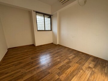 Living Room in 1.5 BHK Apartment at Dadar East – for Rent