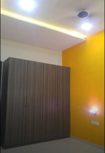 Room in 2 BHK Apartment at Hazratganj – for Rent
