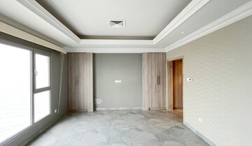 Room in 2 BHK Apartment at Kanakia Hollywood, Versova – for Rent