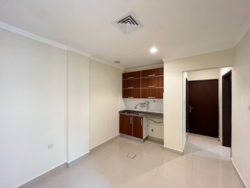 Room in 1 BHK Apartment at JP Eminence, Andheri West – for Rent