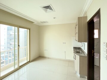 Room in 1 BHK Apartment at JP Eminence, Andheri West – for Rent