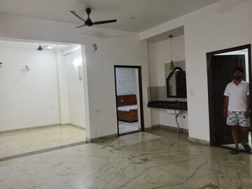 Room in 2 BHK Builder Floor at Sector 37 – for Rent