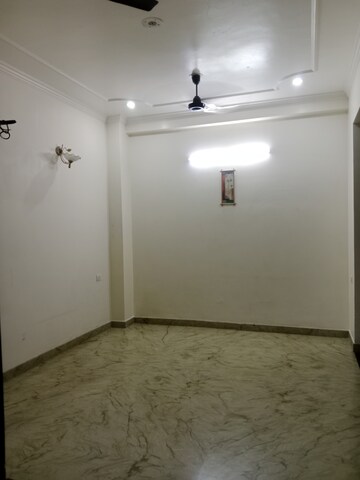 Room in 2 BHK Builder Floor at Sector 37 – for Rent