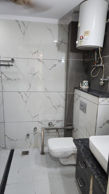 Master Bedroom in 2 BHK Builder Floor at Sector 16 – for Rent