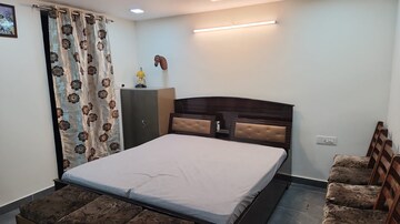Bedroom in 2 BHK Builder Floor at Sector 16 – for Rent