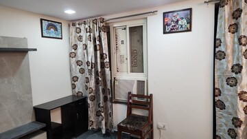 Living Room in 2 BHK Builder Floor at Sector 16 – for Rent