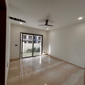 Room in 3 BHK Apartment at Unitech The World Spa, Moti Vihar – for Sale