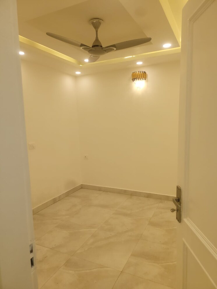 Room, greater kailash i 3 Bedroom 1800 Sq.Ft. Builder Floor In Greater Kailash I Delhi 8901739