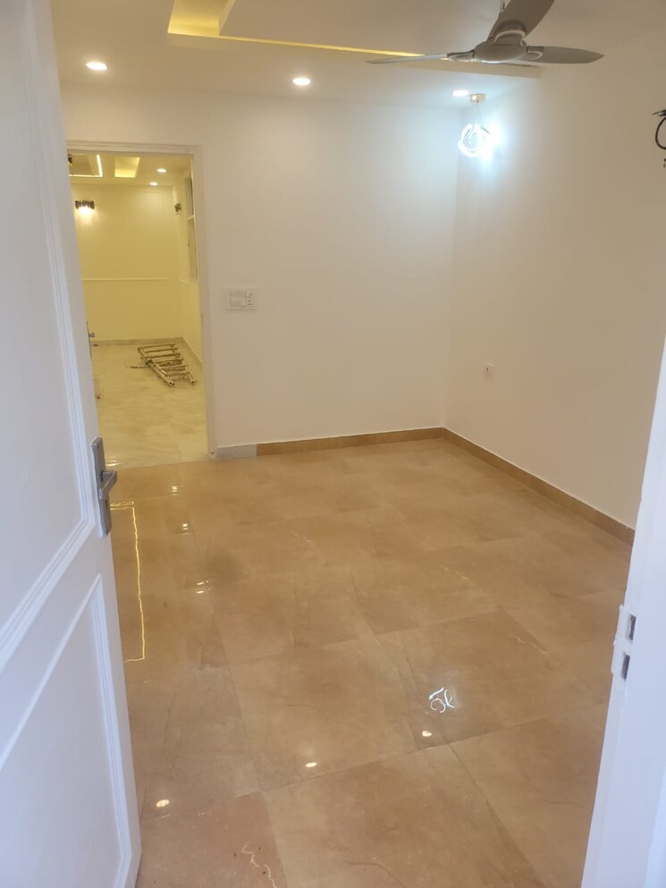 Room, greater kailash i 3 Bedroom 1800 Sq.Ft. Builder Floor In Greater Kailash I Delhi 8901739