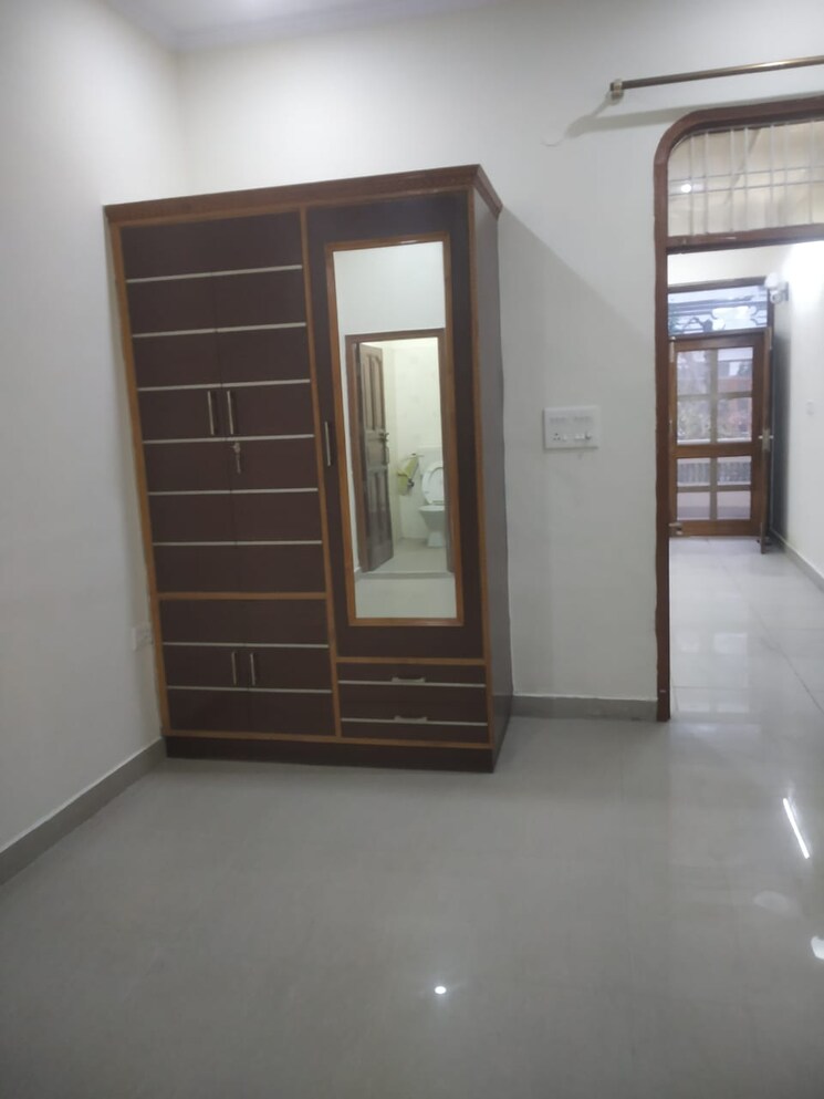 Room, sector 28 2.5 Bedroom 160 Sq.Yd. Builder Floor In Sector 28 Faridabad 8901745