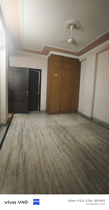 Room in 3 BHK Builder Floor at East Of Kailash – for Sale